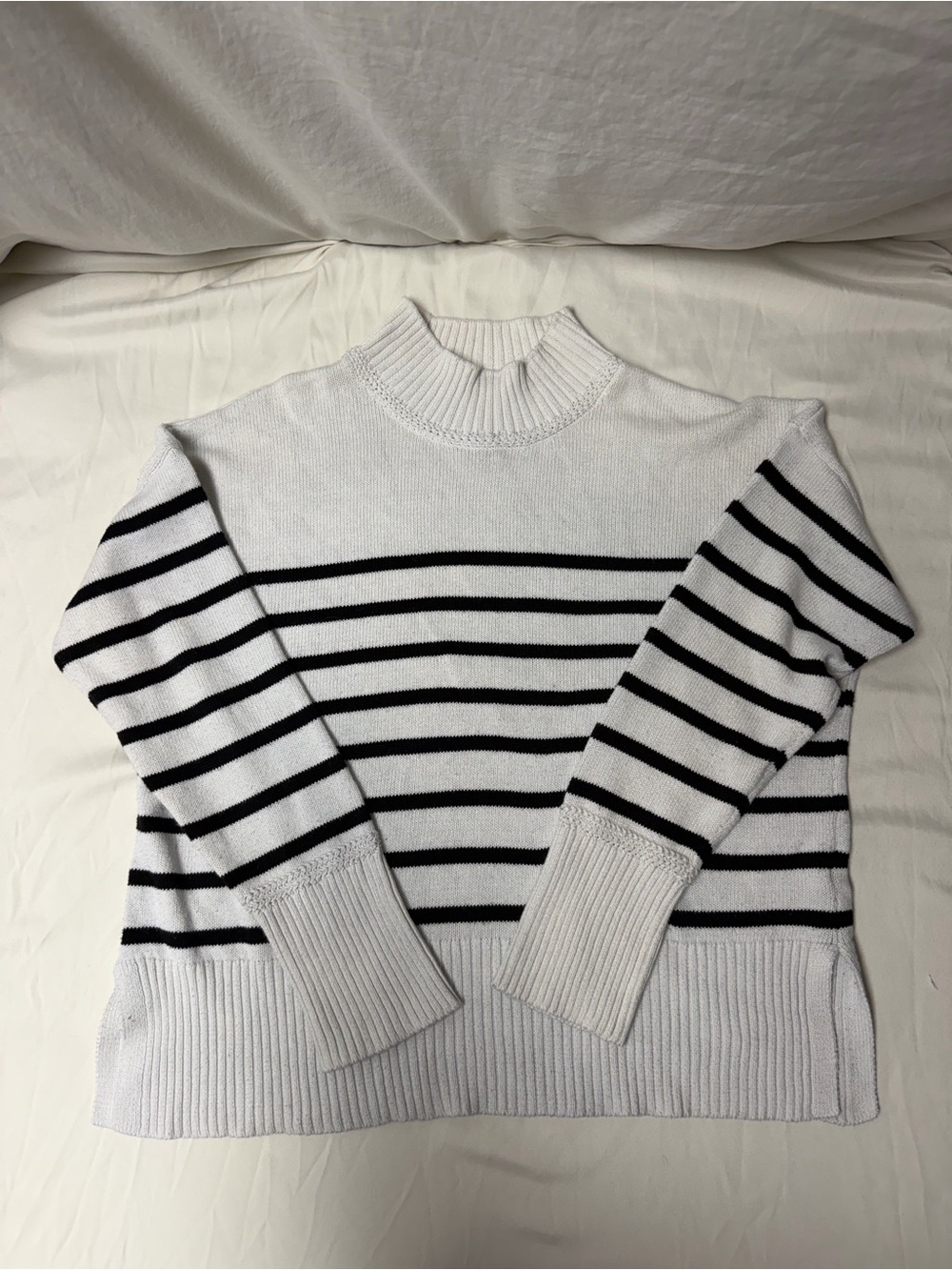 Joie Women’s Size Large Black & White Striped Sweater Gently Used